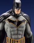 DC Comics ARTFX PVC Statue 1/6 Batman (Batman: Last Knight on Earth) 30 cm
