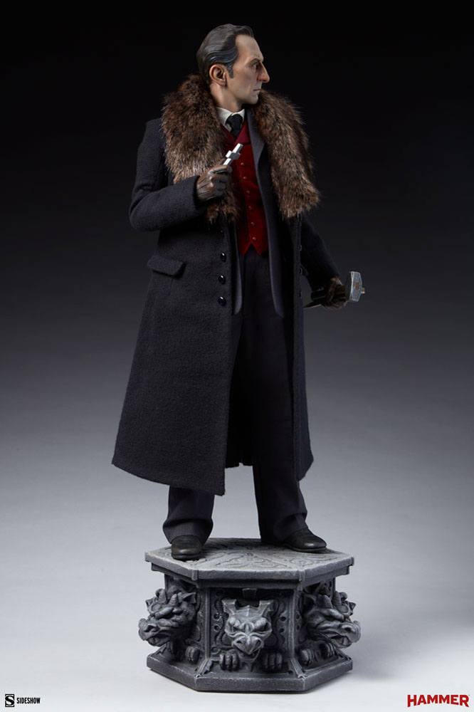 Dracula Premium Format Statue Van Helsing (Peter Cushing) 55 cm