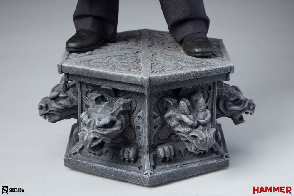 Dracula Premium Format Statue Van Helsing (Peter Cushing) 55 cm