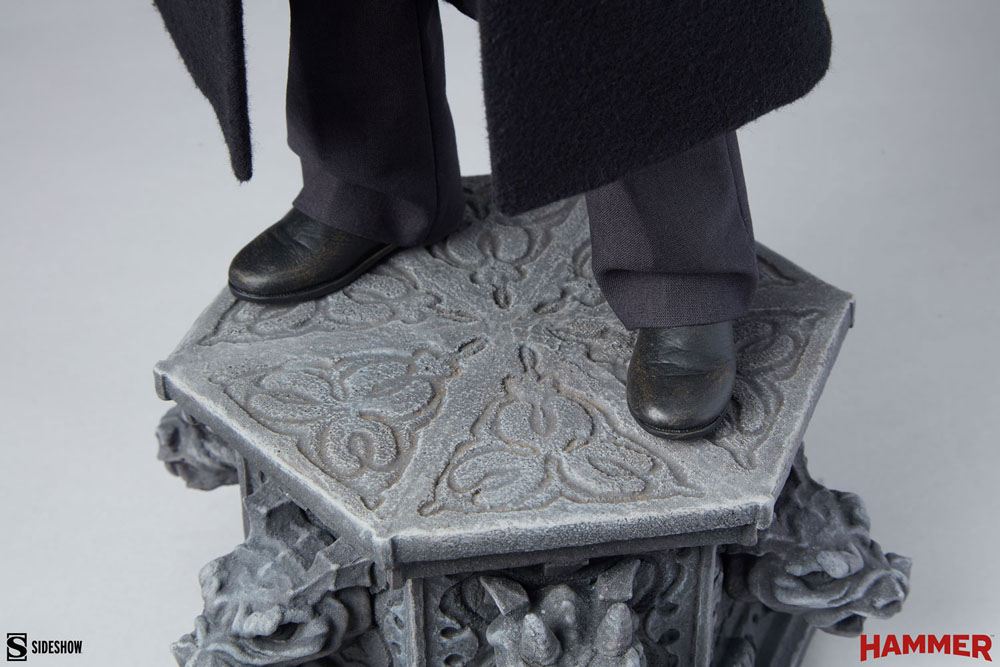 Dracula Premium Format Statue Van Helsing (Peter Cushing) 55 cm