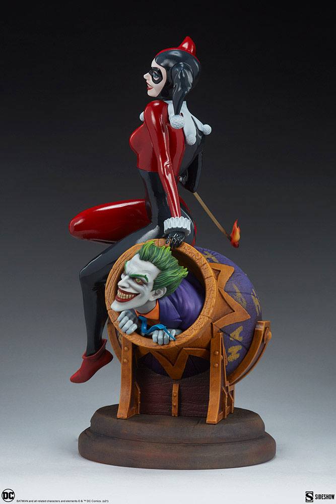 DC Comics Diorama Harley Quinn and The Joker 35 cm