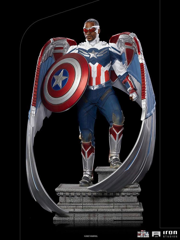 The Falcon and the Winter Soldier Legacy Replica Statue 1/4 Captain America Sam Wilson (Closed Wings) 57 cm