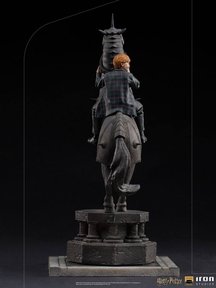 Harry Potter - Ron Weasley at the Wizard Chess - Deluxe Art Scale Statue 35 cm