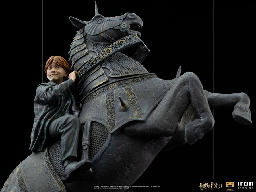 Harry Potter - Ron Weasley at the Wizard Chess - Deluxe Art Scale Statue 35 cm